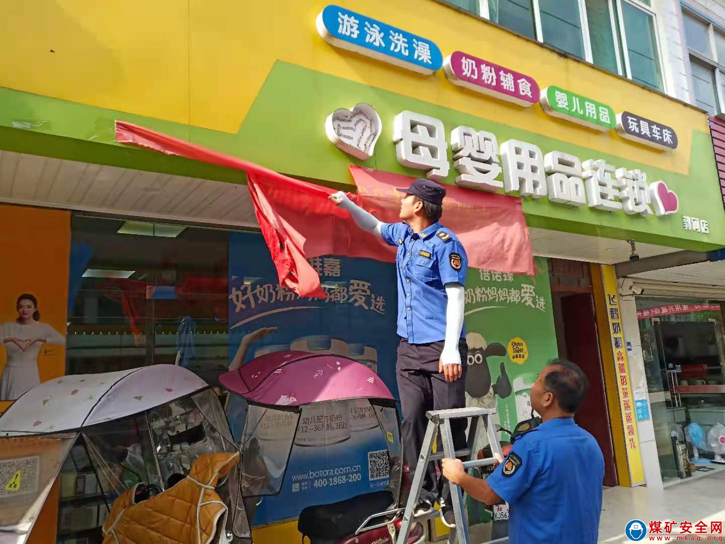 安徽廬江郭河：開展道路邊線非法墻體廣告專項(xiàng)清理行動(dòng)