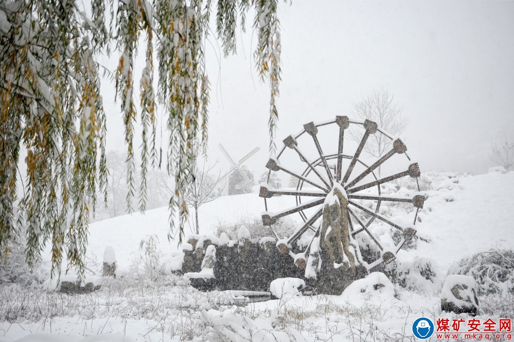  戰(zhàn)一場(chǎng)風(fēng)雪?迎這個(gè)新年 ——河南能源義煤公司義絡(luò)煤業(yè)戰(zhàn)風(fēng)雪、斗嚴(yán)寒、保安全生產(chǎn)工作見聞