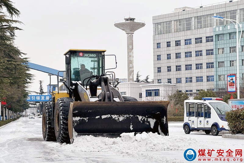 皖北煤電恒源煤礦：以動制“凍”清雪除冰保暢通